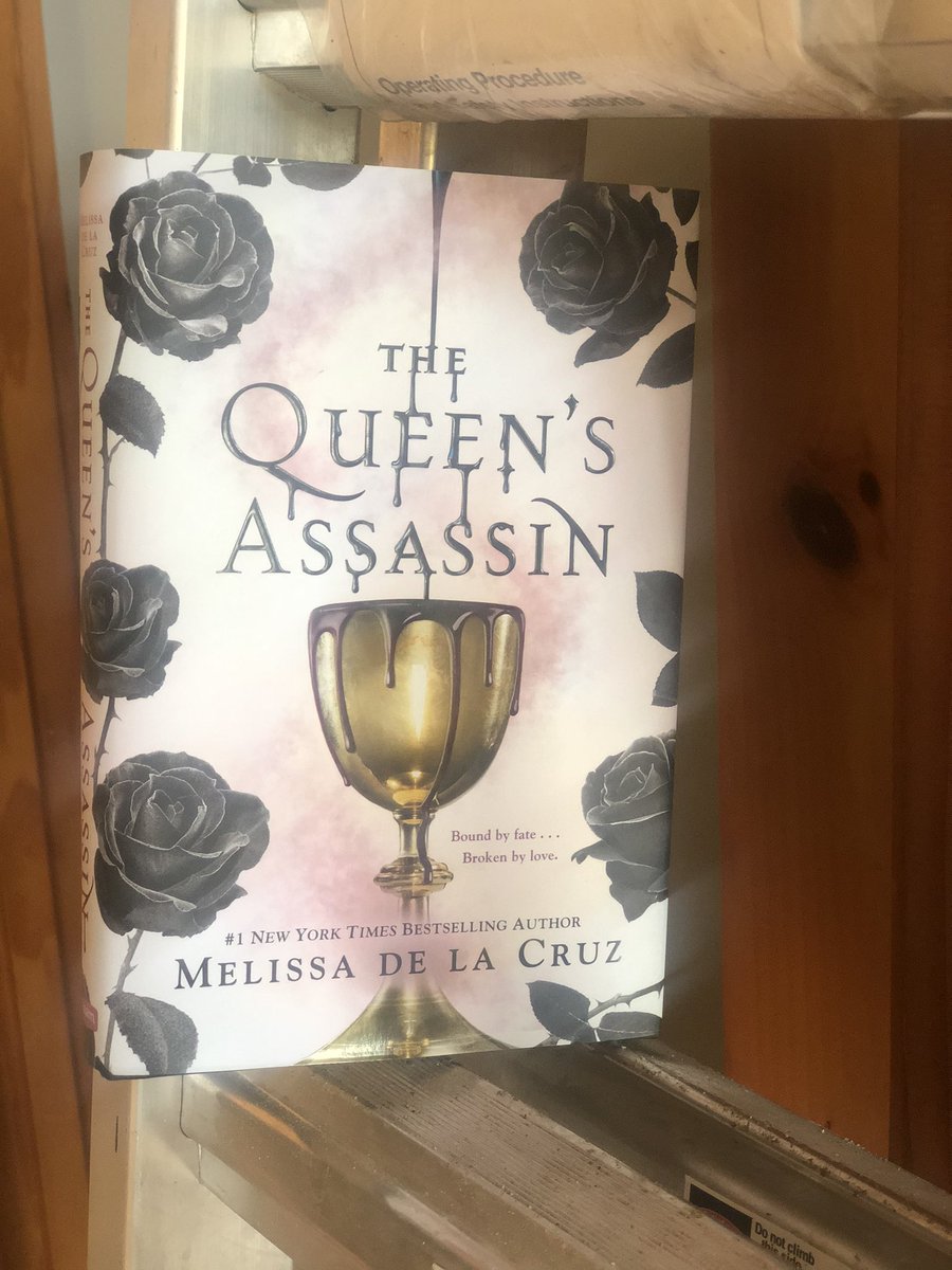 officialpants's tweet photo. Finished The Queen’s Assassin by Melissa De La Cruz. Two great protagonists carry the story and she does well showing both points of view. A little more romantic/feelings in this one but I enjoyed it. Would have finished it sooner had I not been #shedbuilding #QuarantineBooks https://t.co/WxdB8L2EYk