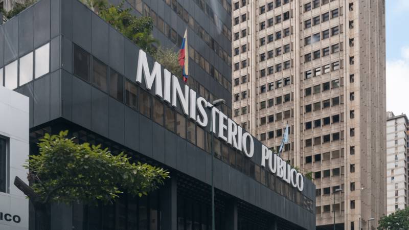 ConElMazoDando's tweet photo. Privan de libertad a violador de una niña de 11 años https://t.co/wqDePx56fC  #DiosdadoPaLanteVenceremos https://t.co/0zCv57i4ux