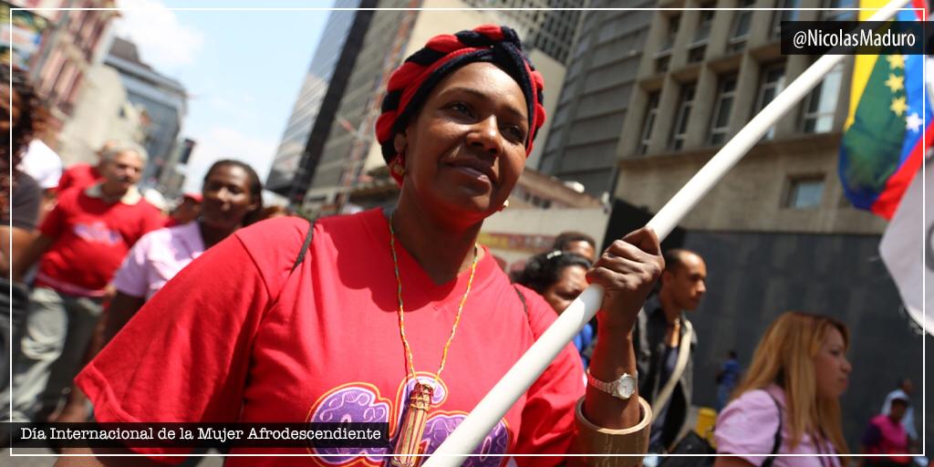 NicolasMaduro's tweet photo. En el Día Internacional de la Mujer Afrodescendiente, le envío mi cariño y amor a mis hermanas que llevan en alto la lucha de nuestros ancestros contra el racismo. Abrazo su causa, reiterando que no descansaremos hasta romper con todas las formas de discriminación. https://t.co/BWLtVjgv47