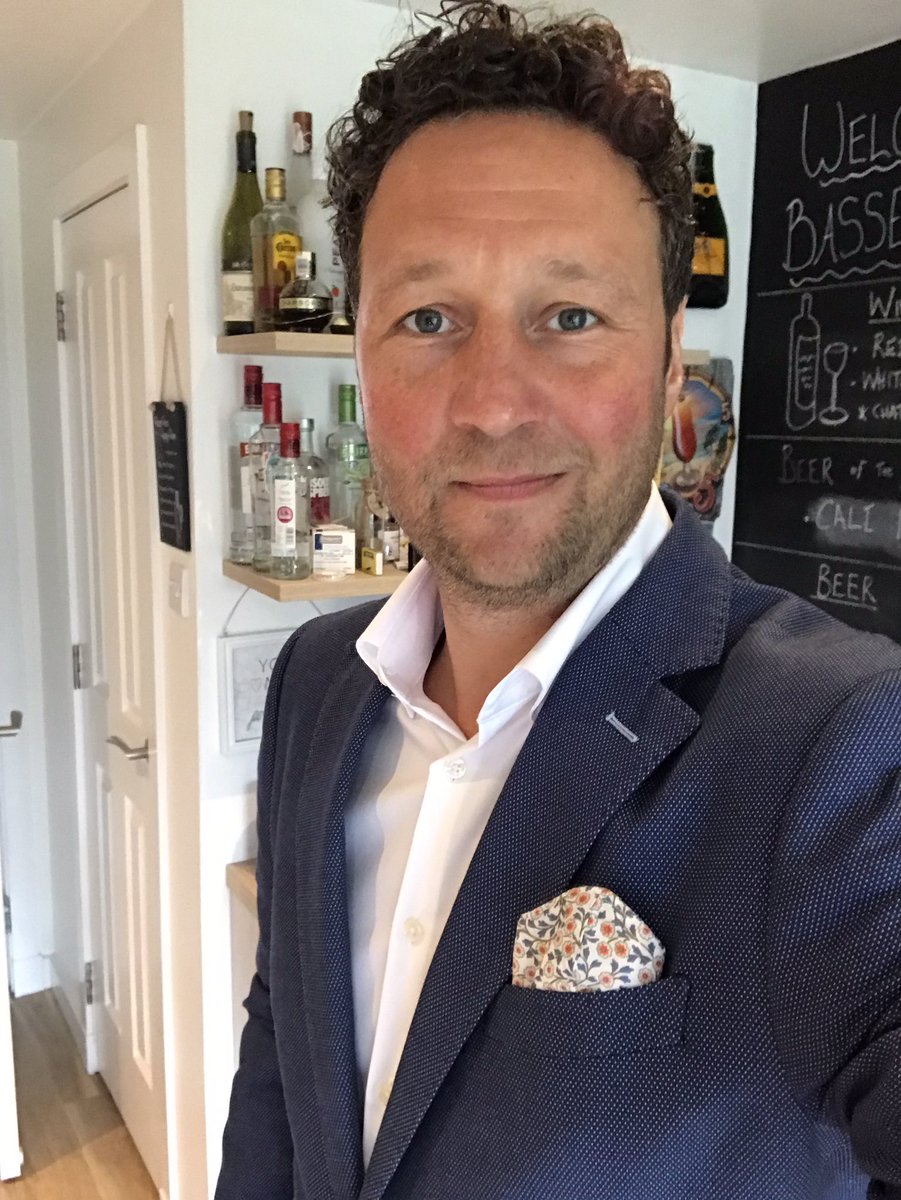 BingoMonkeyNuts's tweet photo. Every cloud has a silver lining #pocketsquarefacemask @ctshirts you should get on this concept @dappergentlemen https://t.co/VF2ZiUuuSd