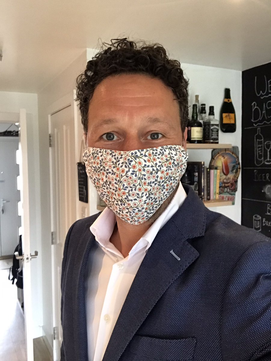 BingoMonkeyNuts's tweet photo. Every cloud has a silver lining #pocketsquarefacemask @ctshirts you should get on this concept @dappergentlemen https://t.co/VF2ZiUuuSd