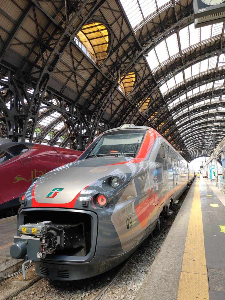 nonstopeurotrip's tweet image. Just for you @superalbs 🇮🇹
.
#frecciargento #frecciarossa #trenitalia #milan #milanocentrale
#nonstopeurotrip