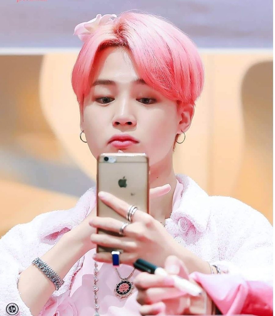 cjluvsbts's tweet photo. Jimin looks so angelic in these pictures
#pinkjimin #parkjimin
#MTVHottestBTS
@BTS_twt https://t.co/zjxwDN42zt