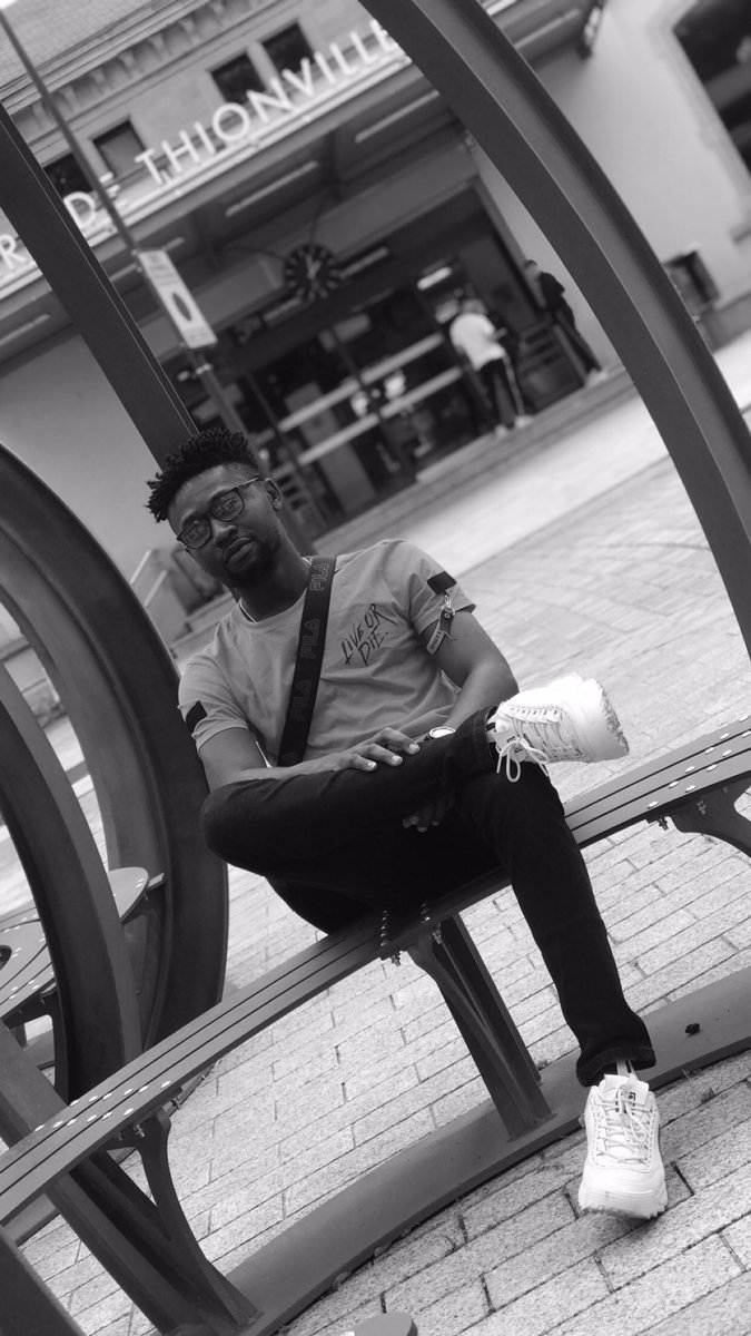 NegroCorey_'s tweet photo. C’est mon anniversaire 🥳🎈🎁 https://t.co/QvyPpildCi
