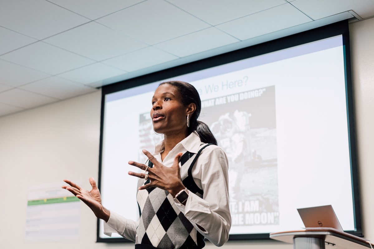 occrl's tweet photo. Check out our July 16 webinar, βAdvancing Racial Equity Through Workforce Partnerships,β featuring Kysha Frazier and hosted by Dr. Marci Rockey: https://t.co/8S3H7vsTLE. #racialequity #workforcepartnerships #pathwaystoresults https://t.co/PPYbG2GM9a