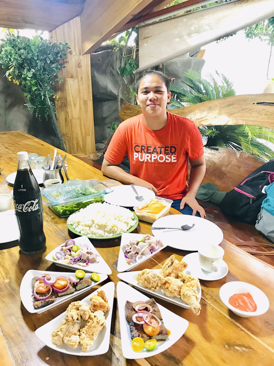 RT_Khate's tweet photo. A day full of celebration. Thank you Jesus . Iloveyou beyond words ❤️#Gradpictorial #Birthdayindaysam https://t.co/DJFqznfhOl