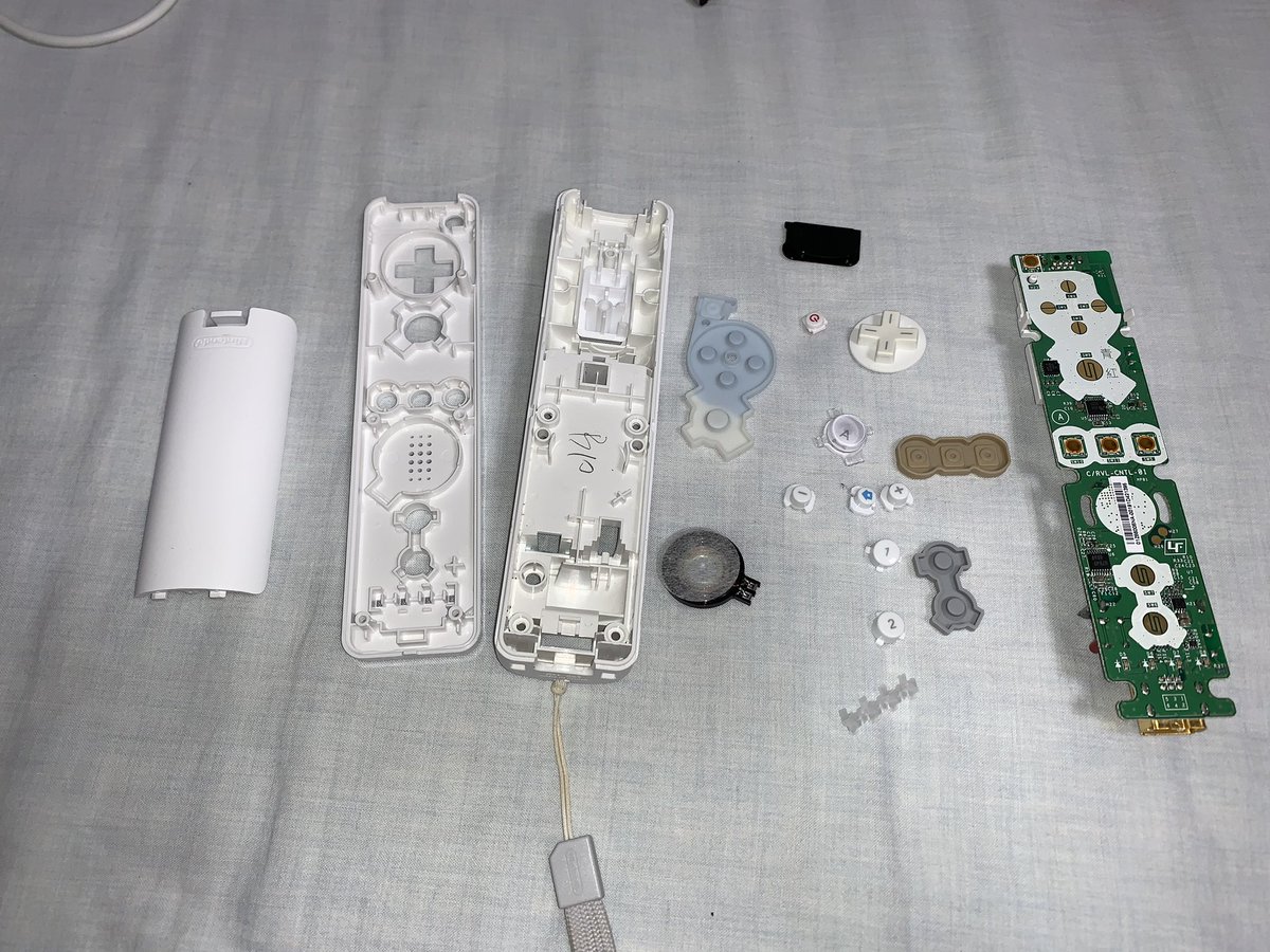 タク茶 低浮上 Wii リモコン分解して汚かったから掃除した 分解楽しいww 後で乾いたら元に戻すよ