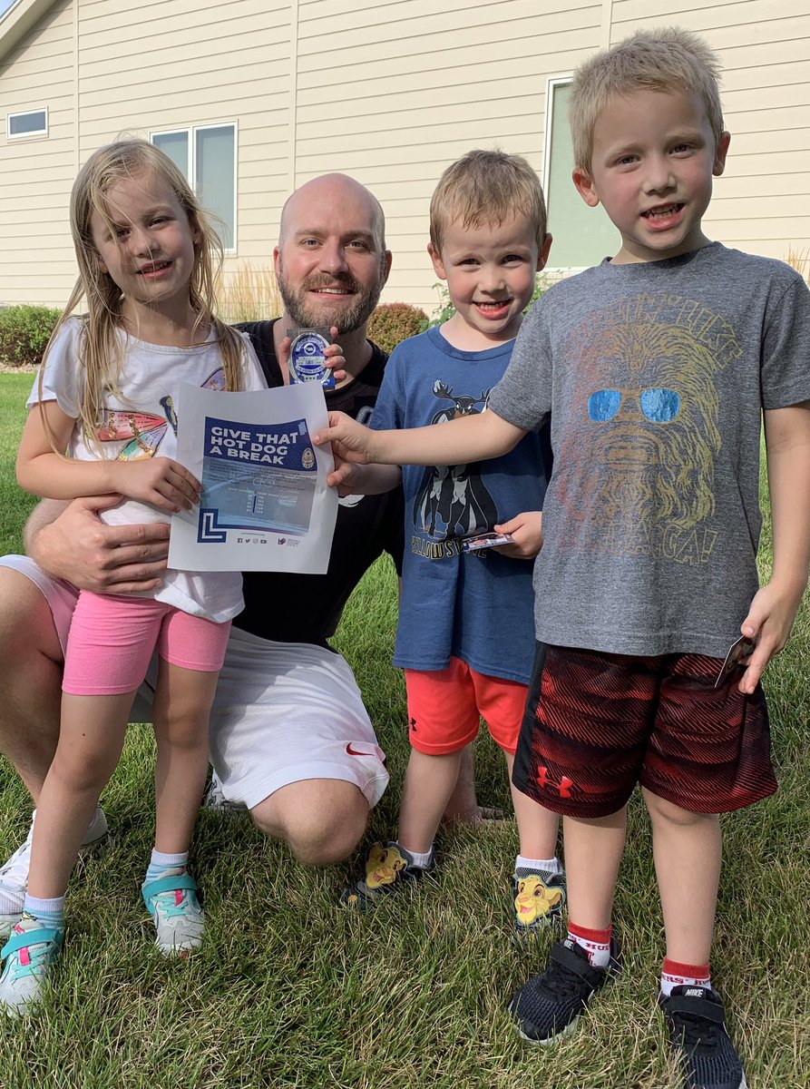 The Popkin family of La Vista supports “GIVE THAT HOT DOG A BREAK”. Today’s feel like temperature is expected to be around 103 degrees. Keep your pets cool 😎. <a href="/lavistapolice/">La Vista Police</a> @CaptKinseyLVPD @SgtGomon <a href="/CityofLaVista/">@cityoflavista</a> <a href="/NEHumaneSociety/">Nebraska Humane Society</a>