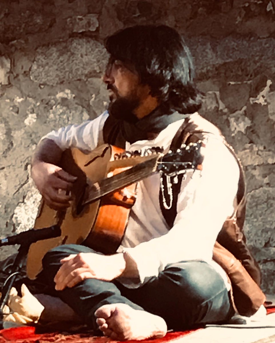 AndreaFerigo's tweet photo. @sitarvala108 @AndreaFerigo #sitar #nirmalavina #fingerstyle #flatpick #bhajan #devotionalsong https://t.co/8IayAaAzIT