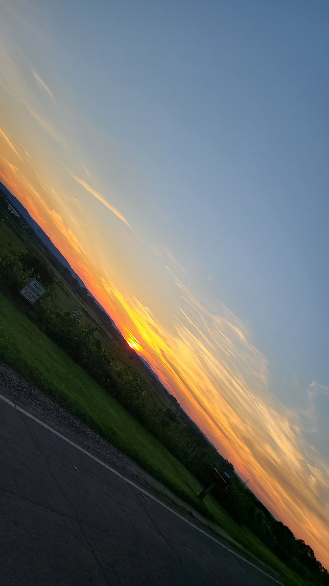 positivezen3's tweet photo. Die with memories not dreams. Keep going. 
Any and everything is possible. Keep going. 
Choose today over tomorrow. Keep going. 
You are enough. 

KEEP GOING❤🖤 https://t.co/DwyuRO0gg7
