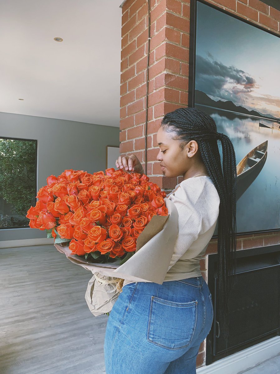 t_siinah's tweet image. 200 roses