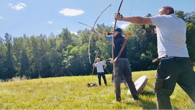 arnstad's tweet photo. Jag tog silvret vid dagens cloutskytte 🏹 Of all the losers, I came first! No-one lost ahead of me!
#archery #longbow #clout #englishlongbow ”bågskytte #långbåge https://t.co/B4YdbiPlEJ