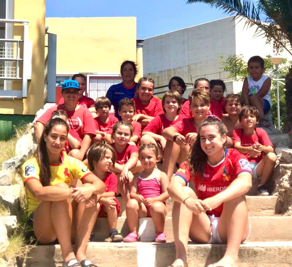 Nuestro Campus de Verano está semana ha tenido una gran sorpresa 😲 😱😍😍

🦁🦁Dos Leonas 🦁🦁

👏👏👏👏👏👏👏👏👏

Maria Calvo y Alba Vinuesa
❤️💪🏉❤️ 💪 🏉
#moltaUER 🔴 ⚪ #rugby #rugbylife #escuelas #superacion #valencia