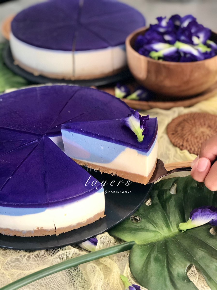 “Bluebellvine Cheesecake” atau dalam bahasa mudahnya, “Kek Keju Bunga Telang” 😉