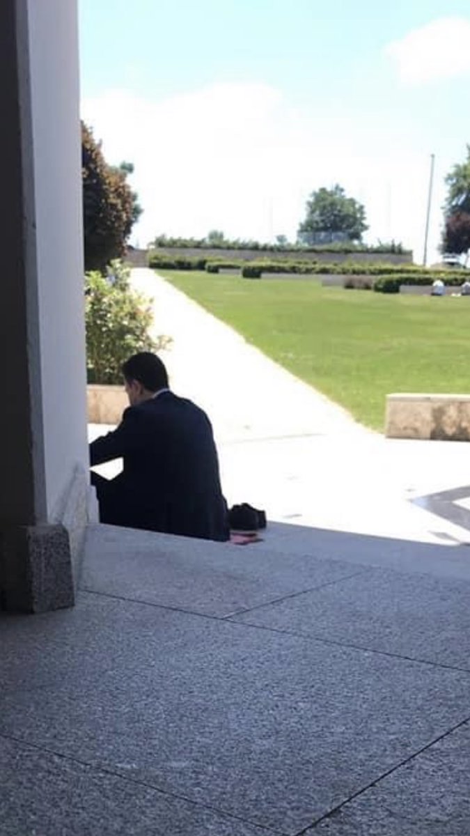 Deva partisi : genel başkanımız namazını gizli kılıyor, gösteriş olsun diye herkesin önünde kılmıyor sayın genel başkanım sizin islama sevginiz Türkiye’ye aşkınız kıldığınız namazda saklıdır allahim yar ve yardımcımız olsun