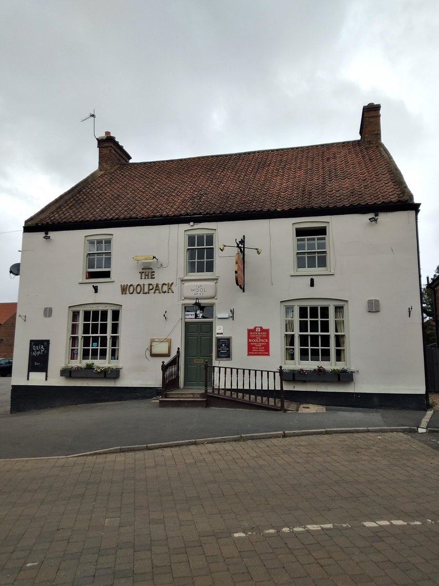 Whilst in Louth we had lunch at the fabulous  #dogfriendly  @batemansbrewery pub the Woolpack. I could not resist the steak and fabulous onion rings. My wife had scampi.  #visitlincolnshire