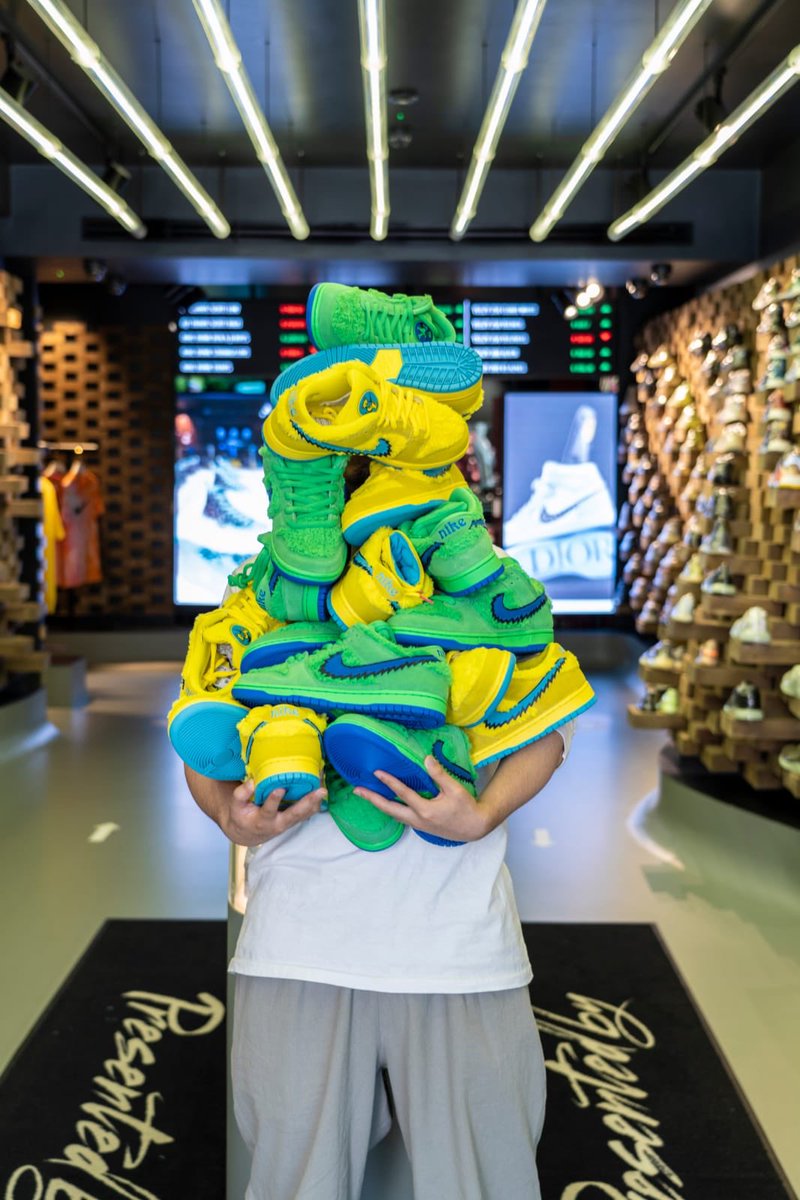 Presentedby tweet media