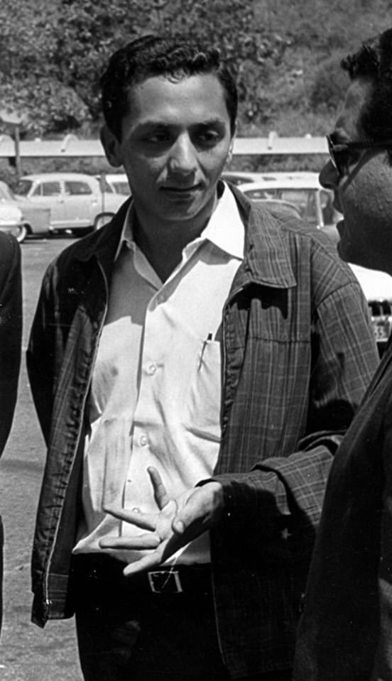 msverdades's tweet photo. Hoy se cumplen 44 años del asesinato de Jorge Rodríguez Padre. Recuerdo que apenas siendo un estudiante casi adolescente, acompañé el cortejo fúnebre desde el aula magna de la UCV hasta el cementerio general del sur, en ese trayecto fuimos repelidos varias veces. https://t.co/7a604XZMSf