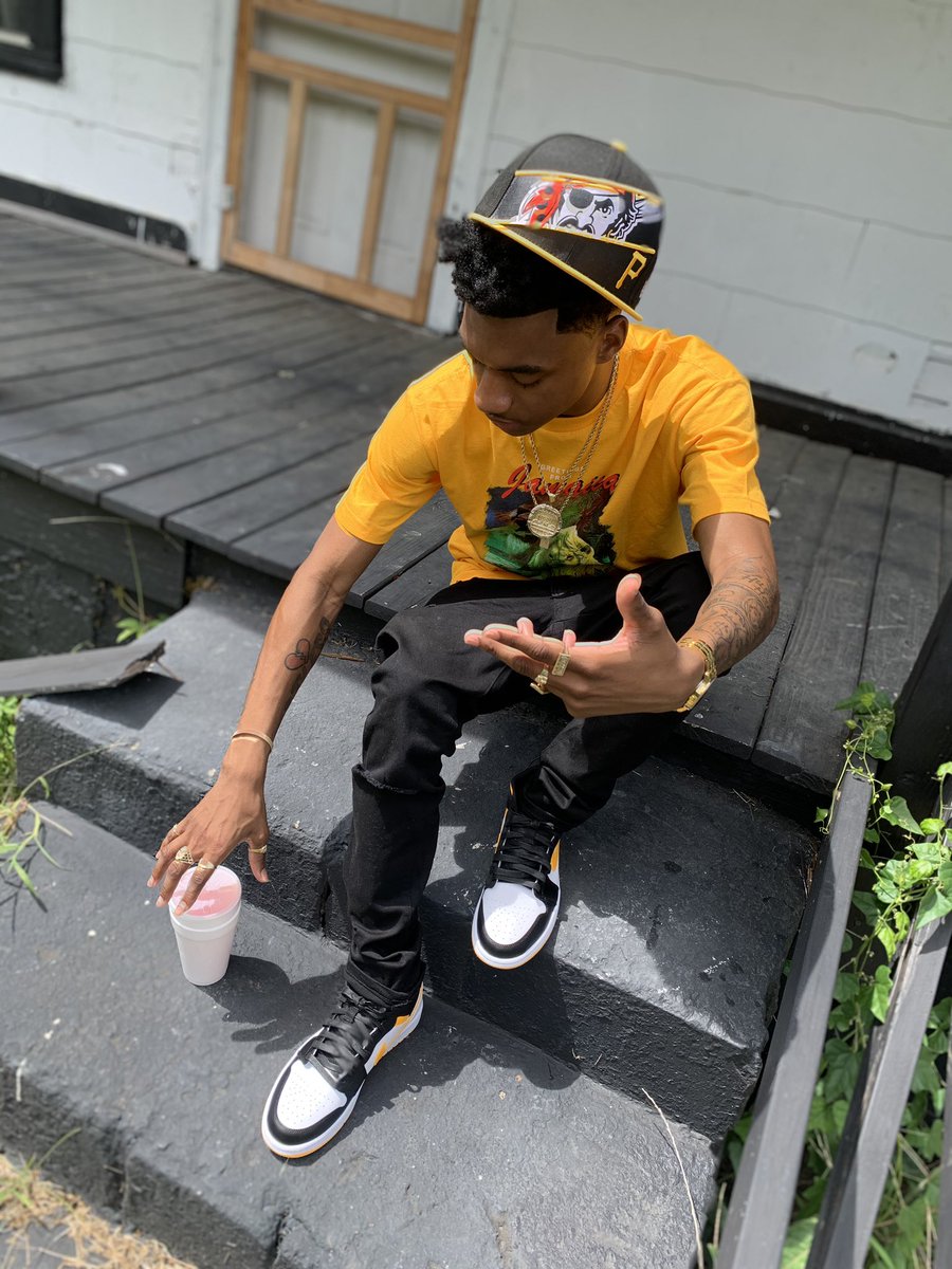 WHITE_BOI0's tweet photo. All These Niggas In Trouble, All Dese Hoes Be Fucking,🗣Dawg You Can Love her but 🙅🏽♂️Don’t Trust Her, Ain Even Flex 💪🏽 My Muscle, Hate I Had to bust His Bubble❤️🖤‼️ #LLGranny #RipEyeball https://t.co/I4H8zMcgyr