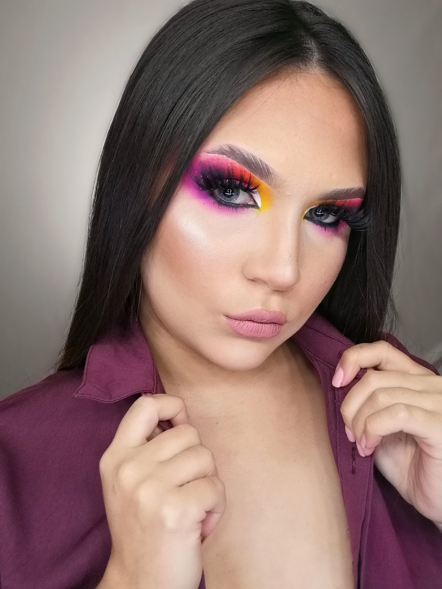 makeupcreativa's tweet photo. Cursos Online de maquillaje siganme en instagram como makeupcreativa 😍
#makeup #FelizSabado #25Jul #PokemonGOFest2020 #TormentaGonzalo #Apruebo #chile https://t.co/M7lEmfQq1t