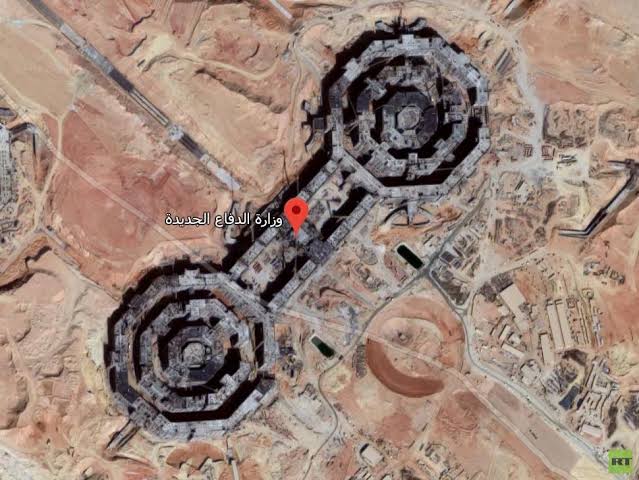  #Egypt's Ministry of Defense is another story of course, representing the Army's role in the country. The  #Octagon complex looks like an alien  base from space as some observers described!  @Aviation_IntelIt's an extremely large, elaborate, and highly unique installation.