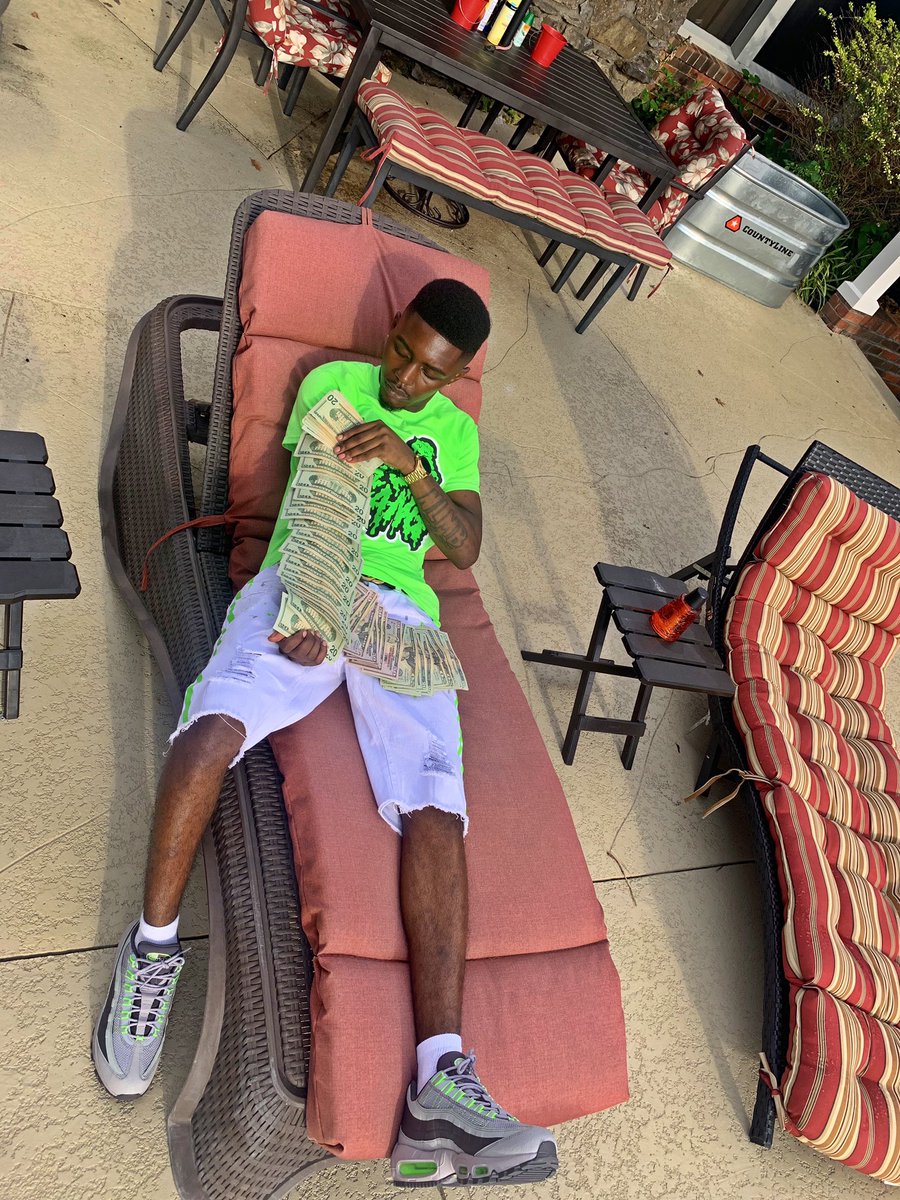 901_BoosieBoo's tweet photo. Every since I stepped up in dis game I been a bomb treat I was in the trenches tryna feel like beyond dat 🐍♌️🤍 
#BirthdayBoy
#FreeChris
#RIHMA https://t.co/uxwdU53fDn