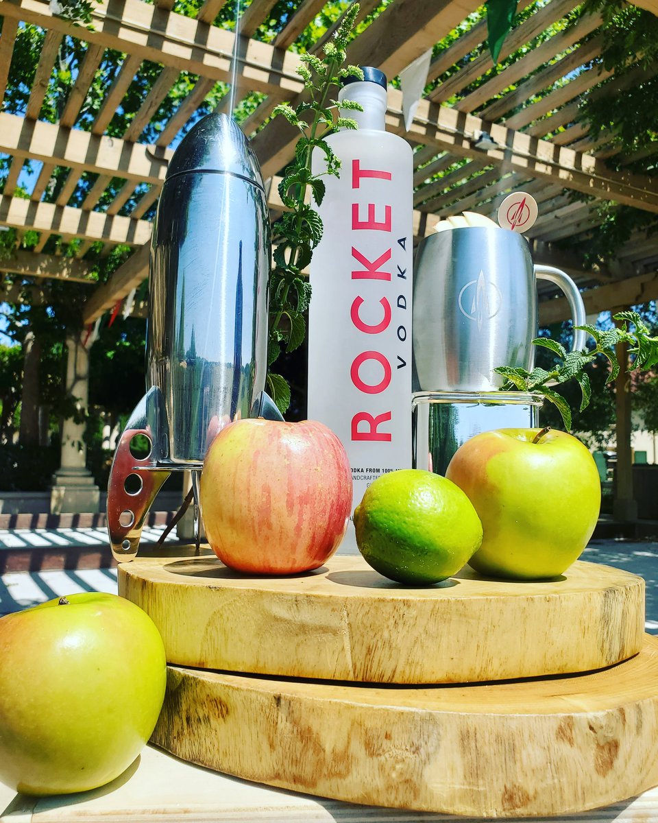 TCRubyHill's tweet photo. Looking for something crisp and refreshing on a warm summer day? Stop by the Club and grab yourself a Rocket Mule!

Rocket Vodka- Ginger Beer-Apple Juice-Lime Juice Mint

Did you know that Rocket Vodka is made from 100% apples and is GLUTEN FREE?!
#rocketvodka #theclubatrubyhill https://t.co/e8JjwmPo8u