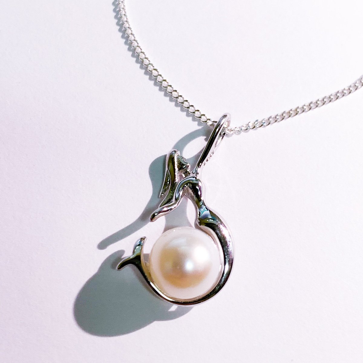 This beautiful Akoya Pearl Necklace is one of our best selling designs. Get yours at ellisfinch.com #akoyapearls #jewellery #necklace #gifts #edinburgh #scotland