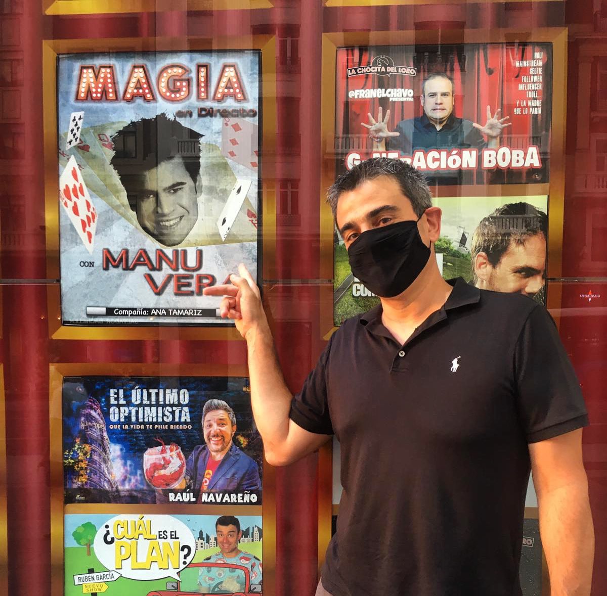 Muchas gracias por la foto <a href="/javisam/">Javier Sanmartin</a> 

#ManuVera próximamente con  #MagiaEnDirecto en La Chocita del Loro 👍🏻🎩🦜 

@prestigioManuV <a href="/chocitadelloro/">La Chocita del Loro</a> #MagiaDeAltaCalidad #Madrid #CulturaSegura