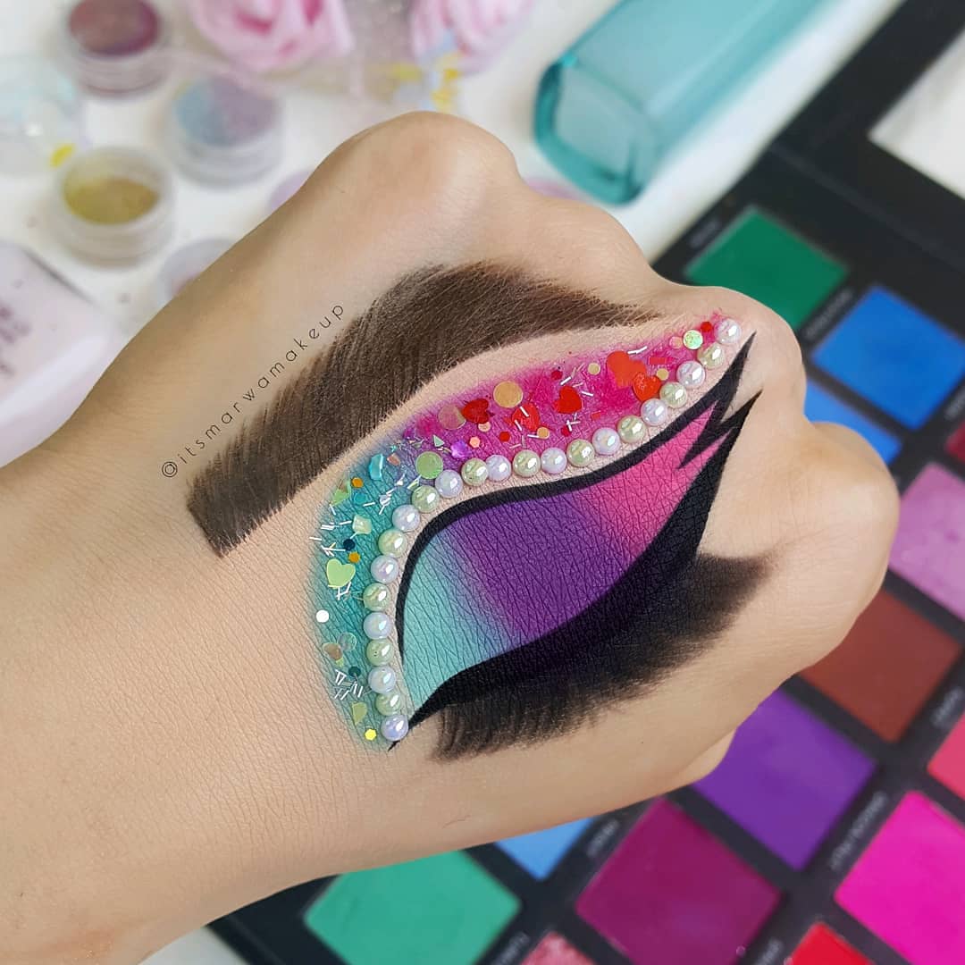 itsmarwamakeup's tweet photo. New post on instagram 
https://t.co/iwo9pQxH5J

@ABHcosmetics @norvina @ColouredRaine @amrezy @hudabeauty @MonaKattan @UDM_MUAS @blazin__beautie @MakeupGeek 
#makeuptutorial #blazinbeauties #hudabeauty #anastasiabeverlyhills #colouredraine #cutcrease #glitter #graphicliner #brows https://t.co/mkSilpDrwX