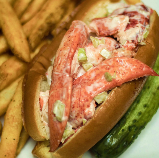 413Express's tweet photo. Don't miss out on your seafood fix this summer. Order a mouth-watering Maine lobster roll 
Delivered to your doorstep! 
https://t.co/Ea3LvUkNfz
Photo Cred: Fitzwilly's Restaurant https://t.co/qPYHVCY1HS