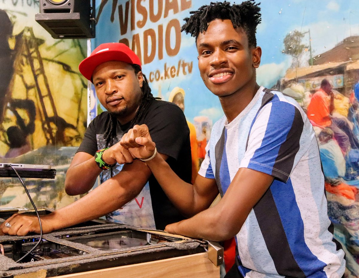 Big Mood, leo mambo si rahisi tuko zone @ghettoradio895 @DjBlingGhetto 

Reggae tu #ReggaeBling 💉🔥🚦💯👊🏽