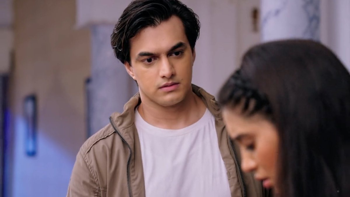 He truthfully told her that he has to leave,For he couldn't confide in anyone else.But after countless separations the word leave,Filled her with a strong feeling of dread.The concept of separation is  #Kaira's worst nightmare. So when he speaks about it, she panics. #yrkkh