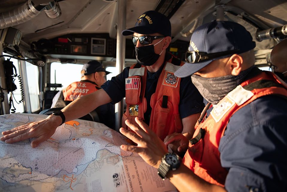 USCG's tweet photo. #WeekendWarriors #USCGReserves #OnTheJob #SummerProgram
#USCG reservists augment active duty personnel on many weekends and often times during the busy summer boating season.
(U.S. Coast Guard photos by Petty Officer 1st Class Amber Howie) https://t.co/2m85pNkQL9
