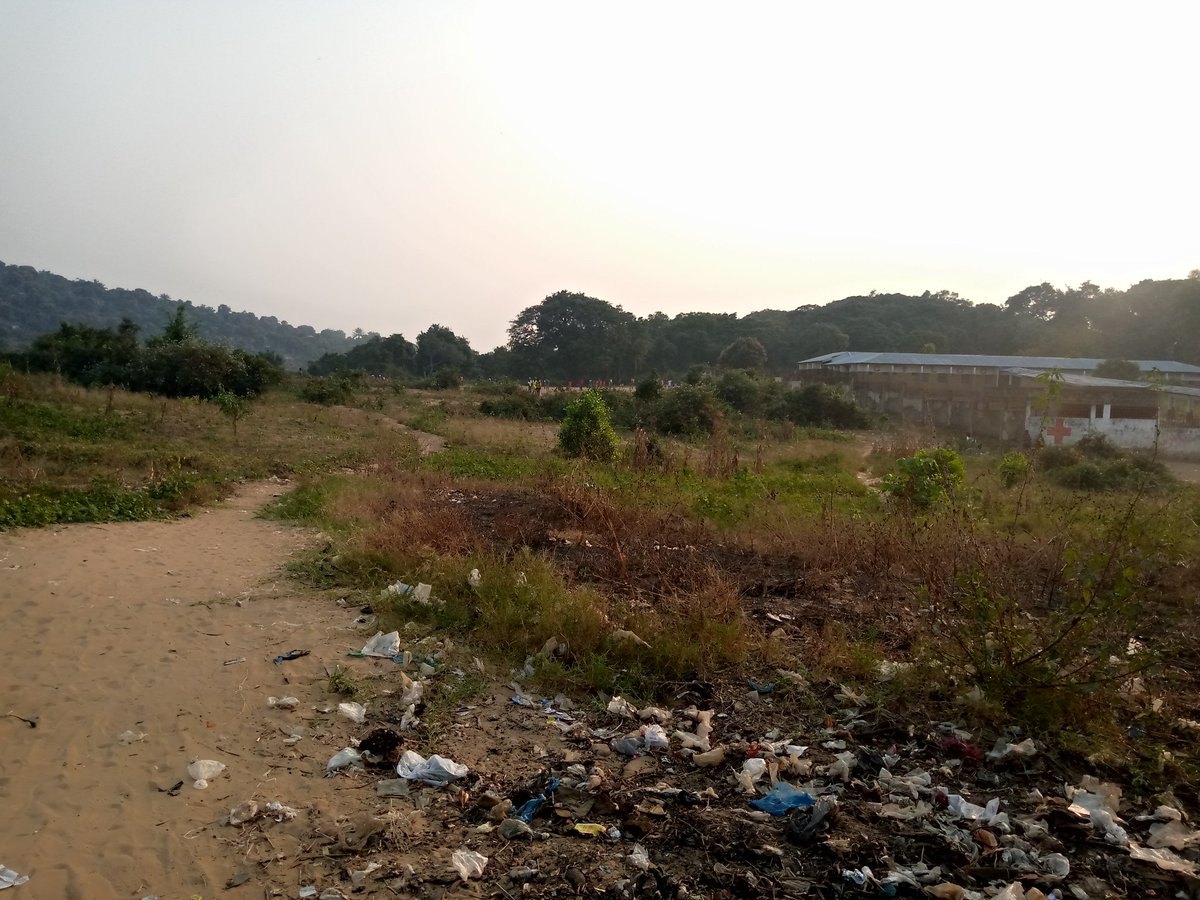 MinzotoW's tweet photo. Comportement de la population, risque pour l'environnement. La petite forêt du Monastère en danger . CEMIWA prépare la sensibilisation et la mobilisation de la population de KINDELE pour la protection de ce dernier. Vos soutiens compte @CIFOR @CIFOR_forets @PNUDRDC @CordaidRDC https://t.co/re89MZCqcr