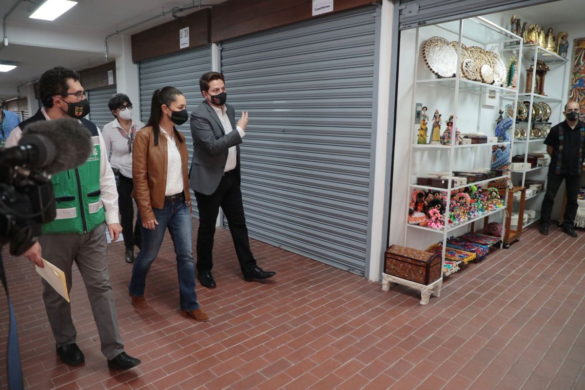nenulo's tweet photo. Agradezco la coordinación y el acompañamiento de @Claudiashein, con quien reinauguramos el Mercado San Juan Curiosidades. Un esfuerzo #EnEquipo, con una inversión de 38 millones de pesos, que permitirá reactivar la economía de 176 familias de locatarios, con #NuevaNormalidad. https://t.co/Keuv3MmZqh