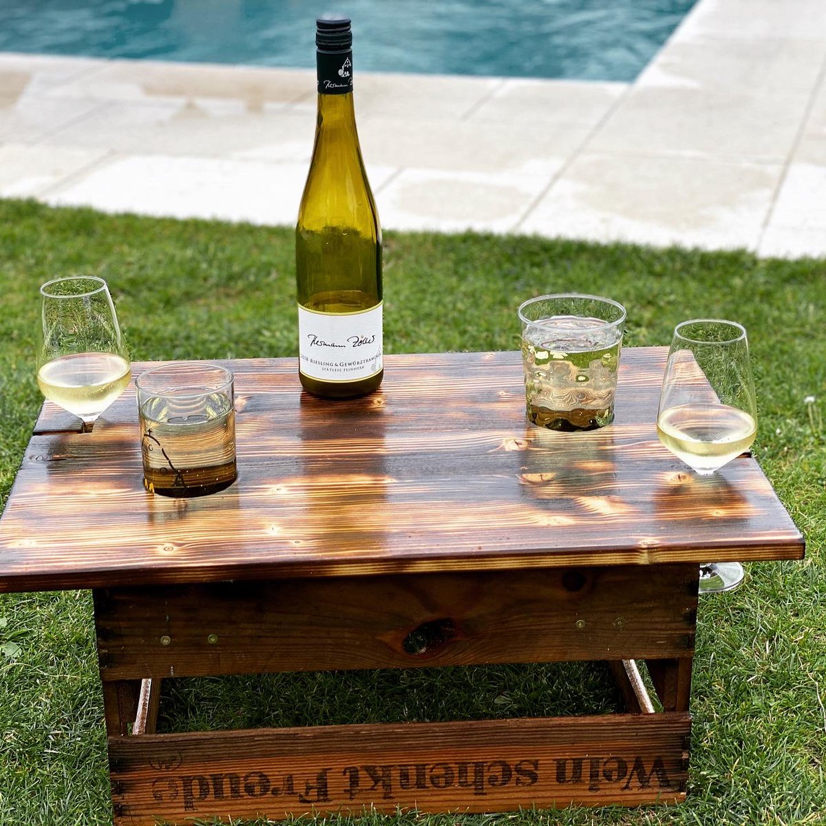 sHuecky's tweet photo. Weekend project! DIY winetable https://t.co/uPza2uPU9R