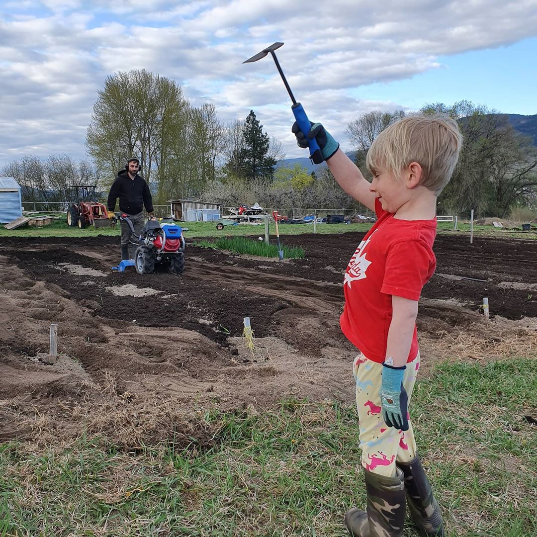 WatsonGloves's tweet photo. All signs point towards clear skies &amp; lots of sun! Got your kids involved in your outdoor projects? We got gloves for the whole family with WasteNot™ #EcoFriendly gloves ♻️🧤 https://t.co/AxxVQ53pL8

#SummerProjects #FamilyProjects #Sustainable #WasteNot #WatsonGloves https://t.co/7NupQ42hqr