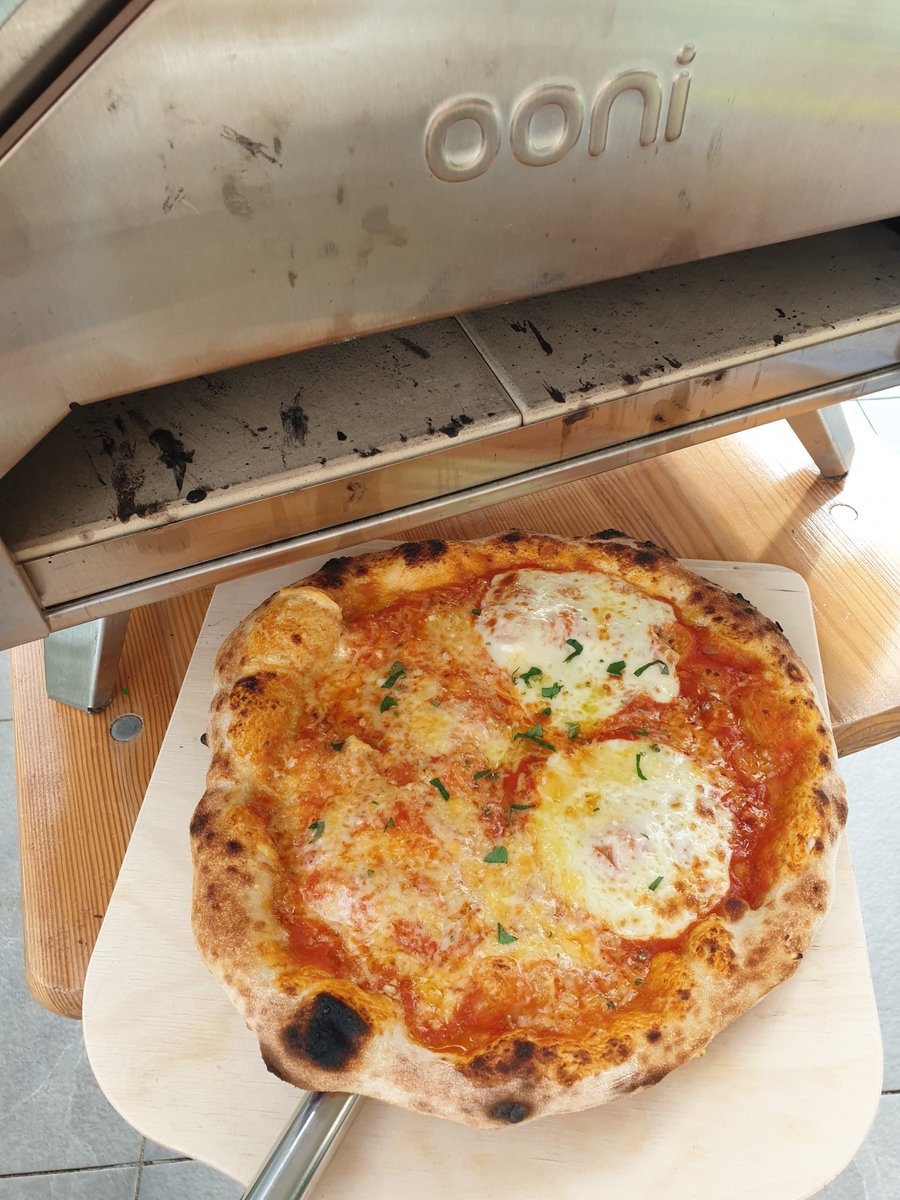 OlumUndDoener's tweet photo. Margarita and a pizza bread with tomato, mushrooms and goat cheese @oonihq https://t.co/rdfjSVv8CV