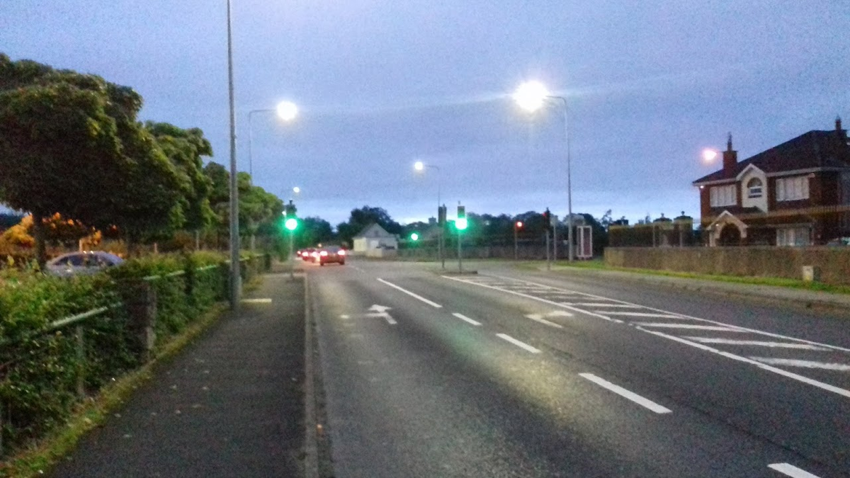 Crossing Athlunkard Bridge I leave Limerick city behind for my last leg home to Parteen. I've written to cllrs here in my ward of  @ClareCoCo late last year asking about cycle lane on this stretch near Westbury/Shannon Banks from Larkins cross 45/