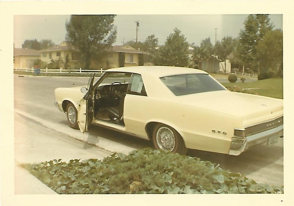 OriginalParts's tweet photo. We love seeing old photos of classic rides. Check out these photos of #opgiemployee Brandon Fitzhugh's Grandpa's GTO and the family.
1965 Pontiac GTO 2dr. coupe
Owner: James Castillo
#showusyourride #opgi #classiccars #carlover #gto #pontiac #oldphotos #memories https://t.co/921wnXYHDt