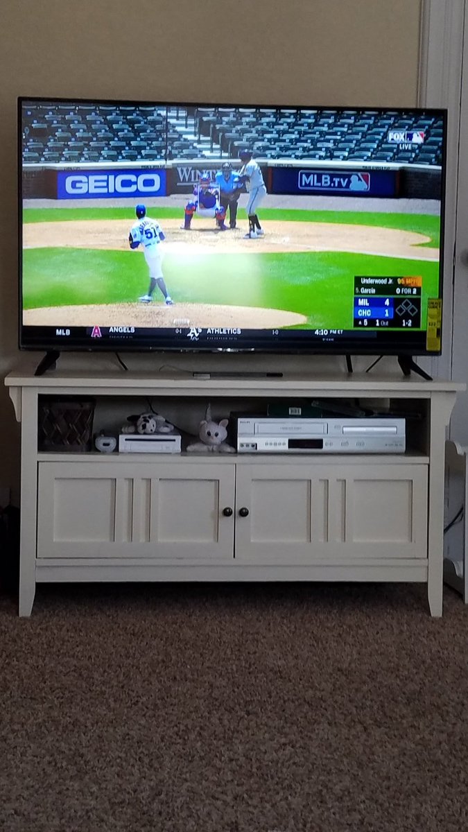 MoniZ619's tweet photo. Ahhh finally... boys of summer... perfect Saturday watching @Brewers baseball. https://t.co/kCEGT4wAyX
