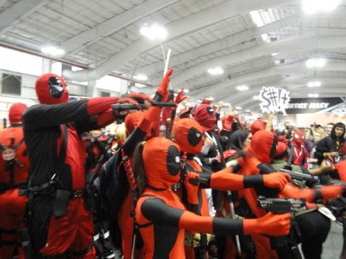 WarSpog's tweet photo. #ComicConFails
Everybody came as Deadpool https://t.co/tCuI5c9SKf