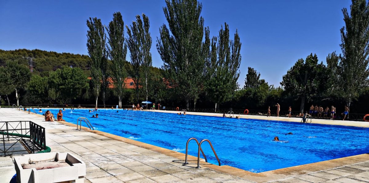 cdfuentedeltoro's tweet photo. Te esperamos en nuestra piscina. Nuestro personal, te ayudará a disfrutar de un bonito día de piscina 🏊🏻‍♀️🤽🏼‍♂️
➡️ 2 socorristas 
➡️ 1 enfermera/médico 
➡️ 1 recepción 
➡️ Limpieza 2 veces al día 
Ven y disfruta 😛🤩
#piscina #verano #disfrutar #cdelmolar #lidersport https://t.co/pIAn0FU5Do