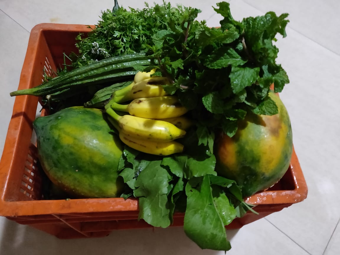 Vrutti_Catalyst's tweet photo. #COVIDActionCollab
#Vrutti's #FPO during the #lockdown from #Bagepalli started #FarmtoFolk model with the support of #Fuzhio. The team from #Vrutti & #Fuzhio putting the efforts tirelessly and making this initiative successful.
#B2C #farmers #COVID19 #socent
#marketing https://t.co/pevzPTRqpD