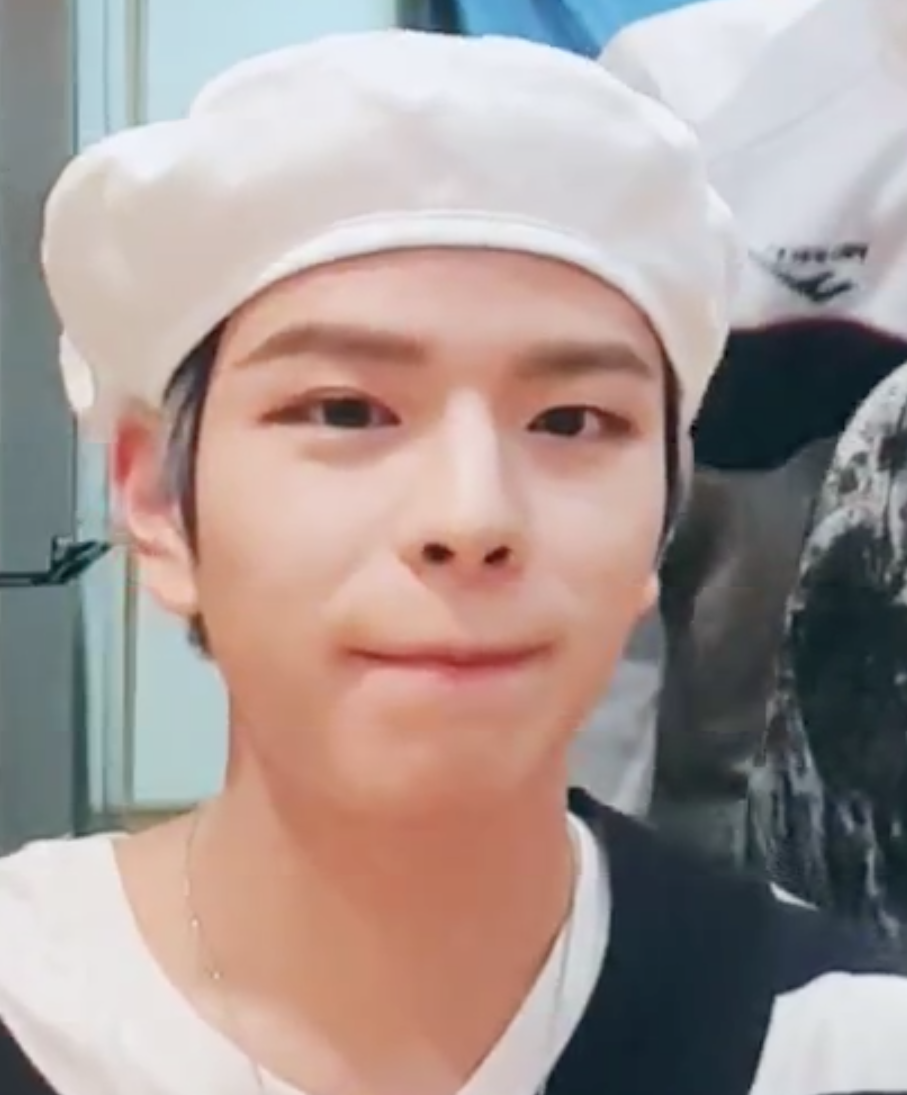 seungmin previously said that he gets a double eyelid on one eye when he like sleeps really well or after he was really tired...and it usually goes away soonbut he said this one double eyelid that he has right now has stayed like this for 4 days