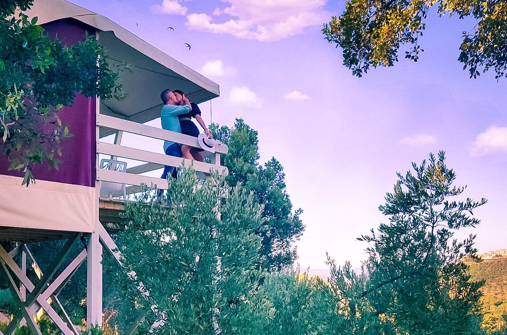 MeraviglieMondo's tweet photo. Se amate la natura, gli alloggi insoliti o semplicemente volete concedervi una fuga romantica ad un livello superiore vi consigliamo un posto fantastico: https://t.co/H78KyvOCBN

@BeVedetta #glamping #toscana #traveling #romanticquotes #couplesgoals https://t.co/dATxl11C18