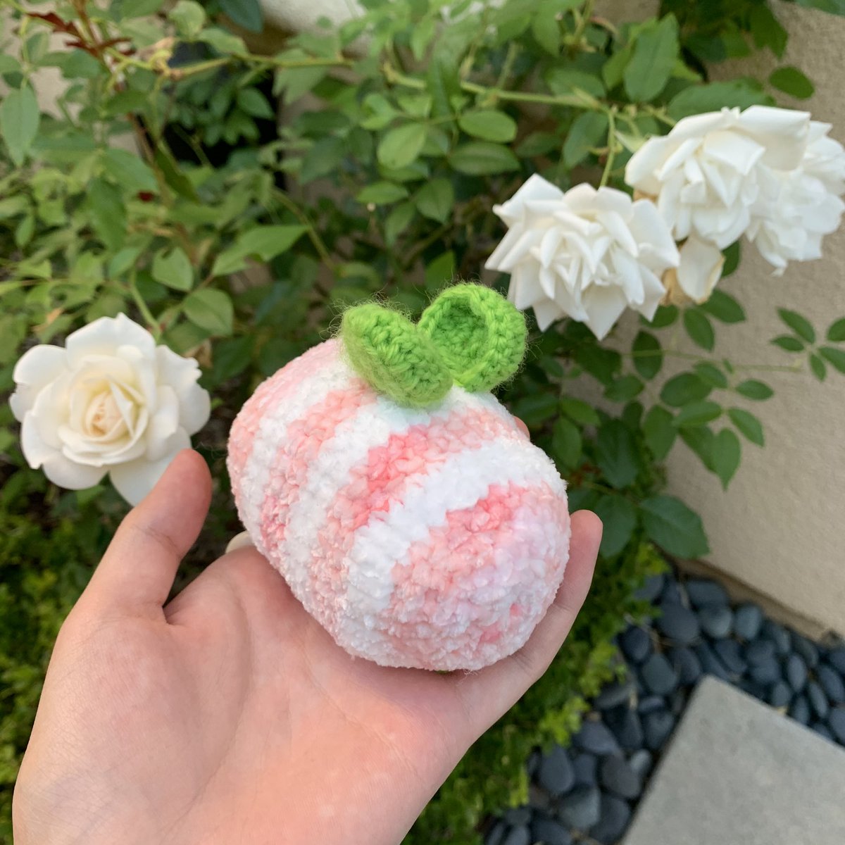 honeyblossomz's tweet photo. 🍓Giveaway🐝
I’ll be giving away one crochet strawberry bee to a lucky strawbabe! 

✨Rules (must do all): 
-Retweet &amp; like 
-Follow me @honeyblossomz 
-tag 1 friend 🥰

This will end 2 weeks from now, on 8/8 
Good luck ❤️ https://t.co/AANp2SdfSU