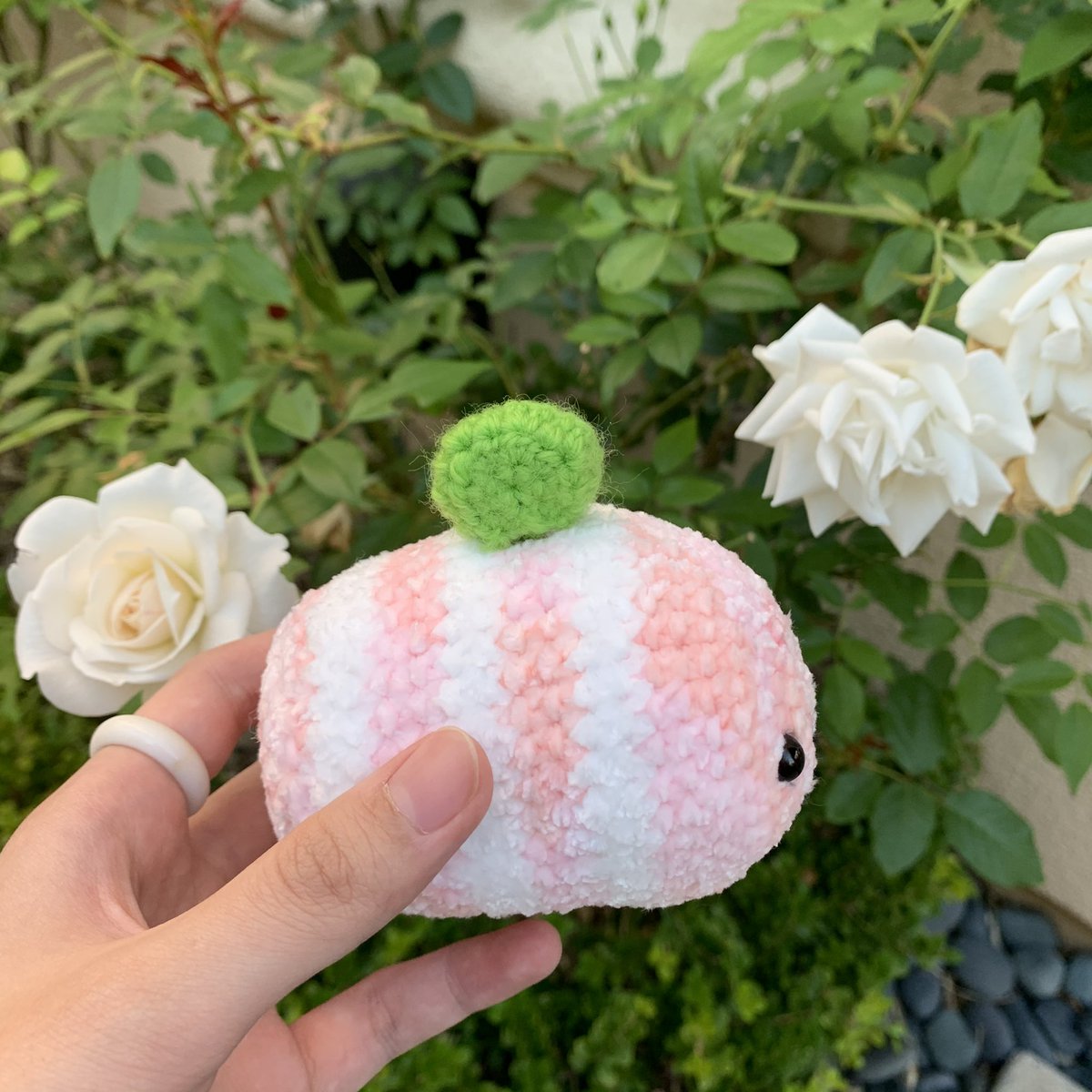 honeyblossomz's tweet photo. 🍓Giveaway🐝
I’ll be giving away one crochet strawberry bee to a lucky strawbabe! 

✨Rules (must do all): 
-Retweet &amp; like 
-Follow me @honeyblossomz 
-tag 1 friend 🥰

This will end 2 weeks from now, on 8/8 
Good luck ❤️ https://t.co/AANp2SdfSU