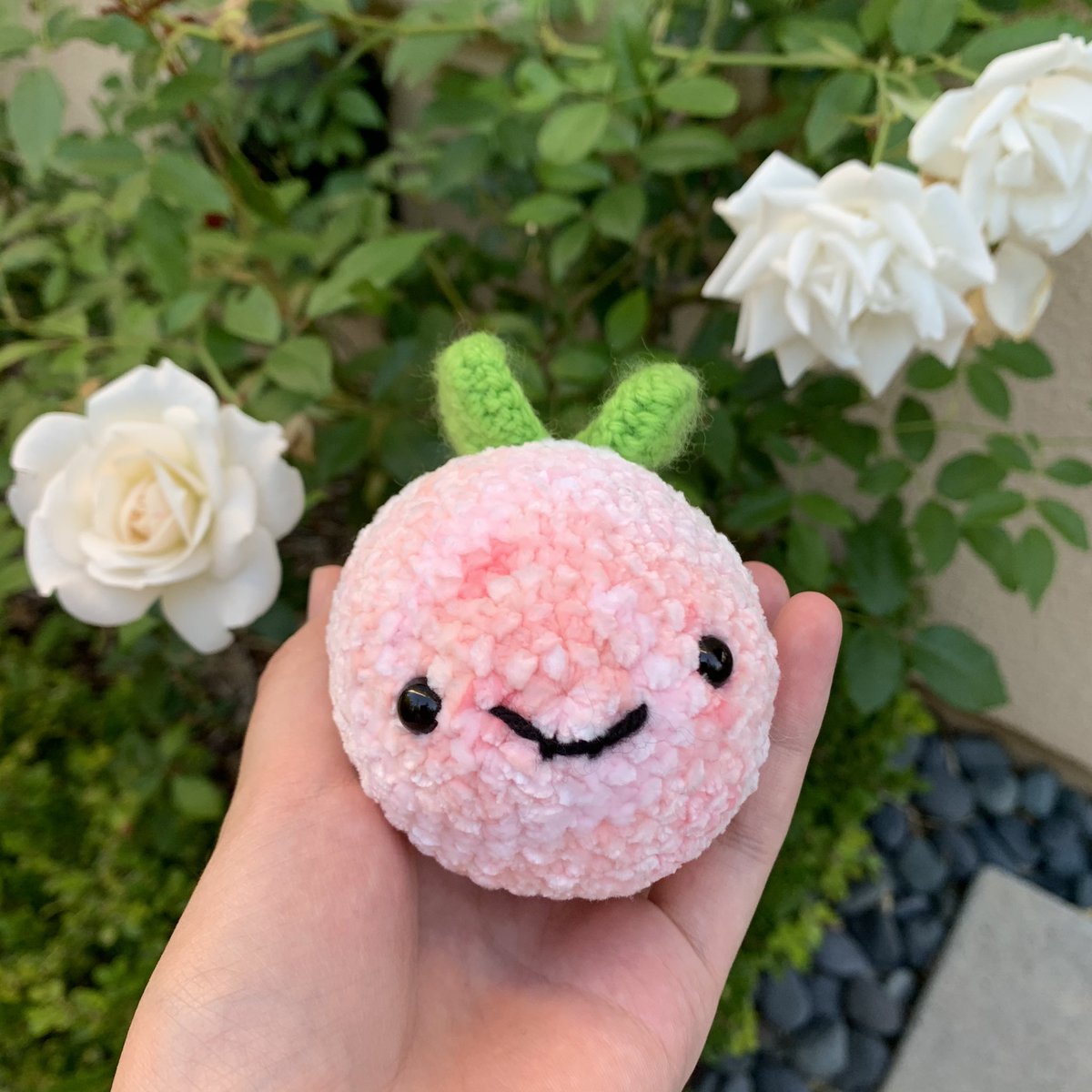 honeyblossomz's tweet photo. 🍓Giveaway🐝
I’ll be giving away one crochet strawberry bee to a lucky strawbabe! 

✨Rules (must do all): 
-Retweet &amp; like 
-Follow me @honeyblossomz 
-tag 1 friend 🥰

This will end 2 weeks from now, on 8/8 
Good luck ❤️ https://t.co/AANp2SdfSU